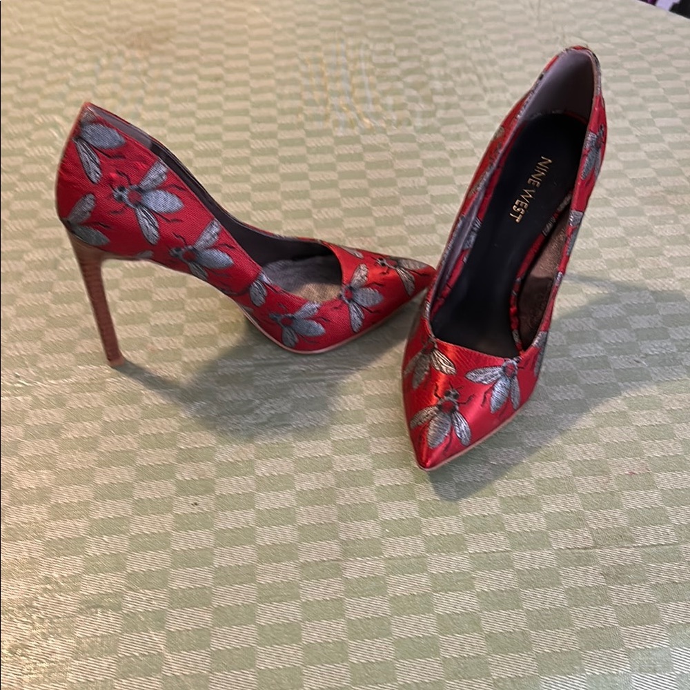 Nine West Red and Gray Heels with Stiletto Bee Design. Unique conversation shoe